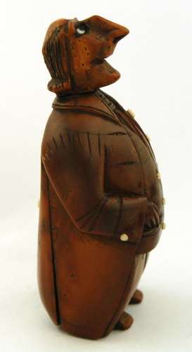 Grotesque gent coquilla snuff