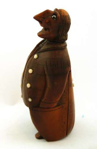 Grotesque gent coquilla snuff