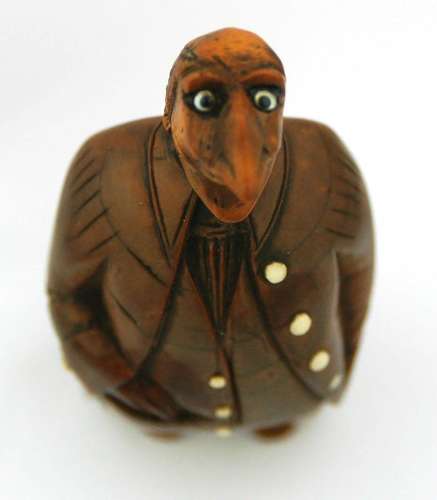 Grotesque gent coquilla snuff