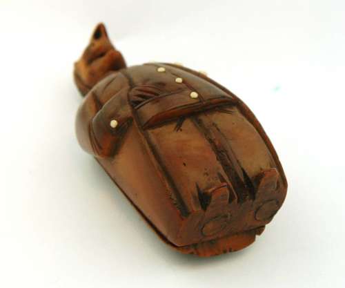 Grotesque gent coquilla snuff