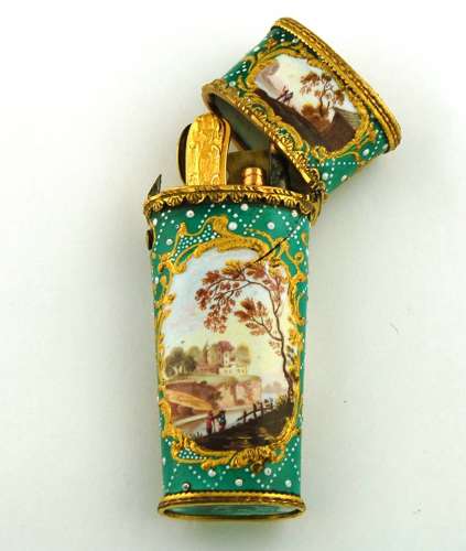 Green enamel etui