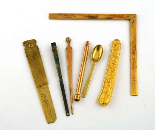 Green enamel etui