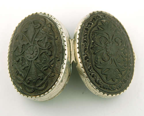 Silver and Coconut Snuff