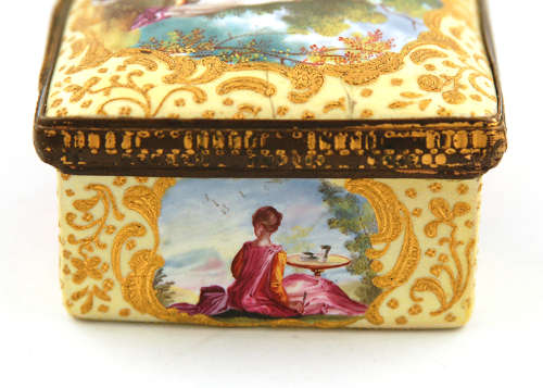 Pale Yellow-ground Box