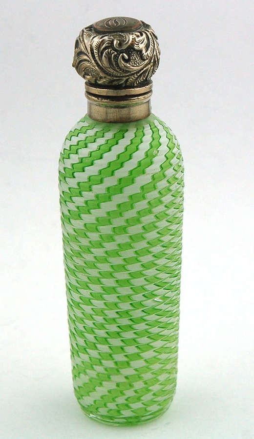 Green and white basket-weave Clichy scent C1840