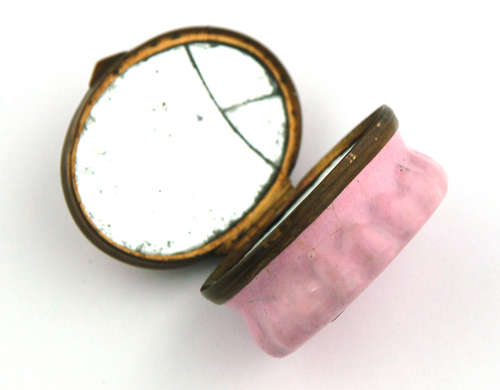 Enamel love patch box C1790