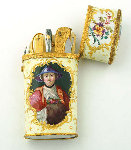 Bilston enamel etui depicting Lady Fenhoulet C1770