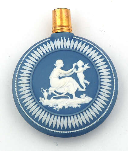 Large round jasperware scent C1810