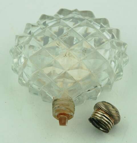 Scent bottle with sulphide C1840